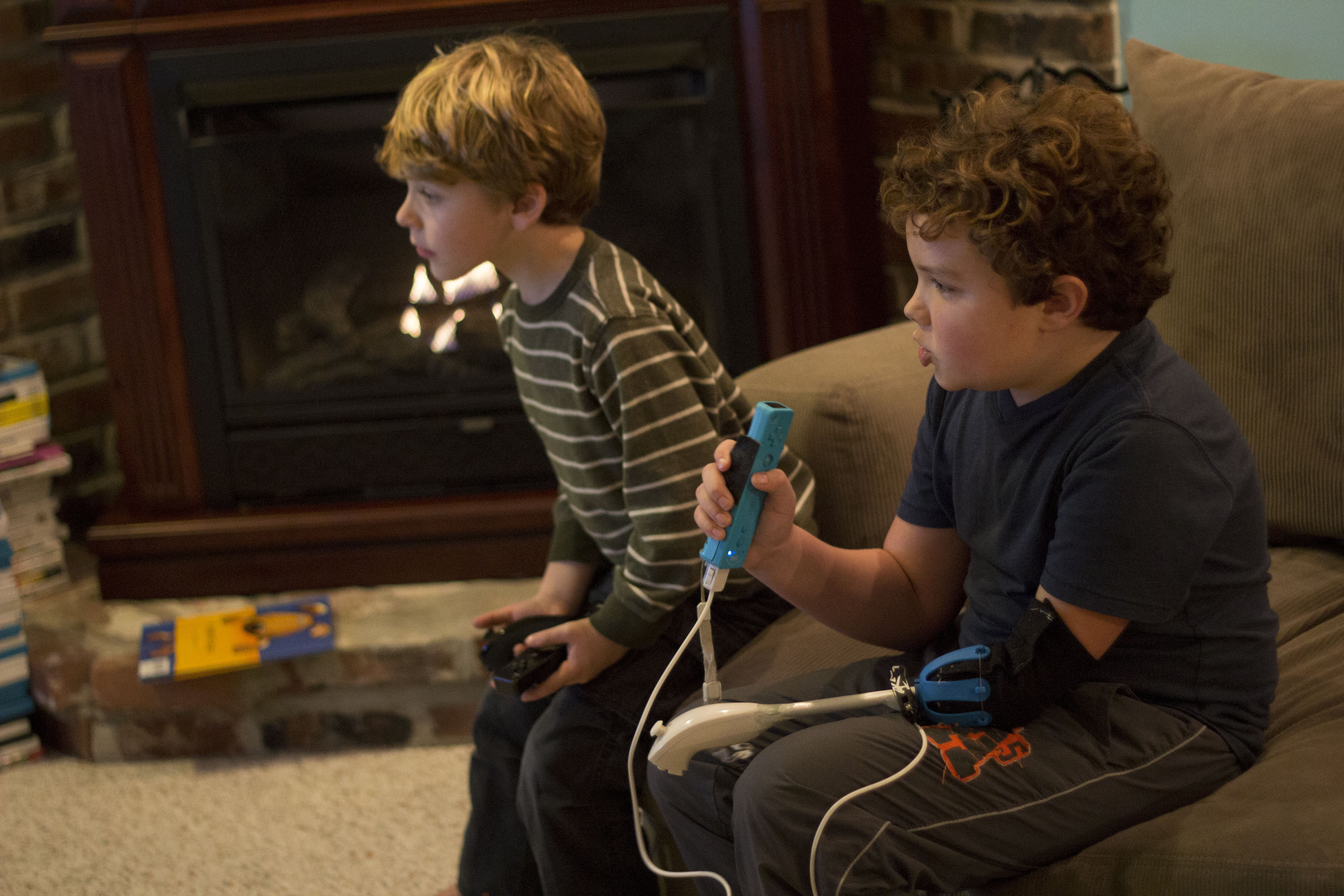 Payton and their brother playing Wii together. 